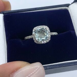 Aquamarine and Diamond ring 14kt white gold